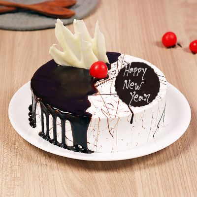 Dripping Choco Vanilla HNY Cake